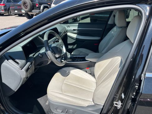 Used 2023 Hyundai Sonata Limited w/ Cargo Package FWD image 14