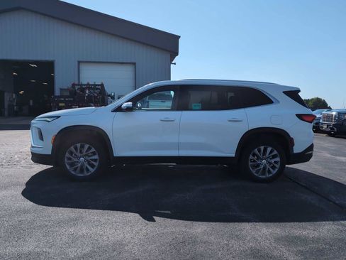 Used 2025 Buick Enclave Preferred AWD/4WD image 2