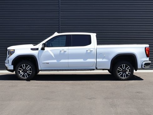 Used 2024 GMC Sierra 1500 AT4 w/ Technology Package AWD/4WD image 8