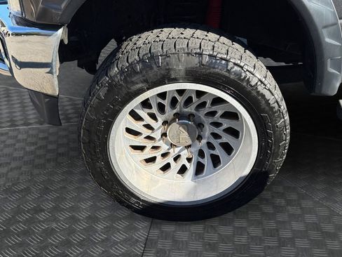 Used 2017 Ford F250 XLT w/ XLT Premium Package image 9