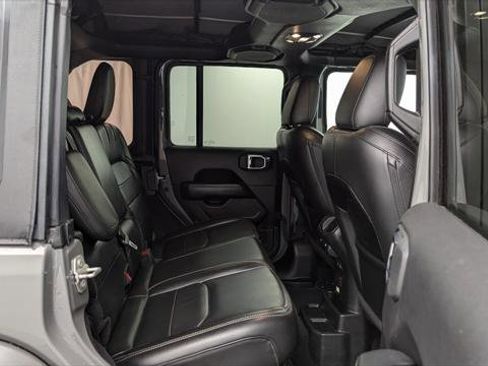 Used 2023 Jeep Wrangler Unlimited Sahara image 18