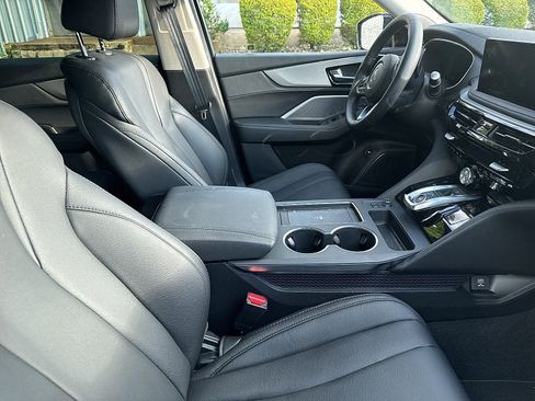 Used 2026 Acura MDX SH-AWD image 3