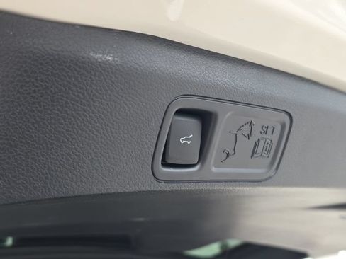 Used 2024 Ford Expedition XLT RWD image 12