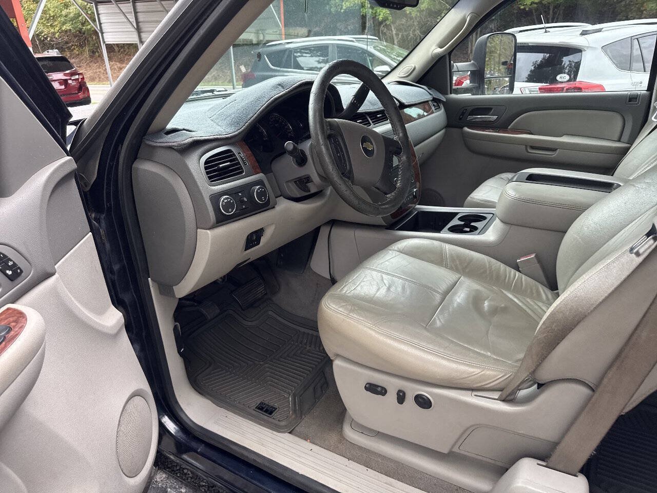 Used 2007 Chevrolet Silverado 2500 LTZ w/ Safety Package AWD/4WD image 17