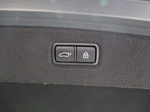 Used 2021 Genesis G90 3.3T Premium RWD image 39