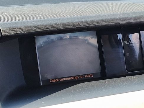 Used 2011 Toyota Sienna LE image 28