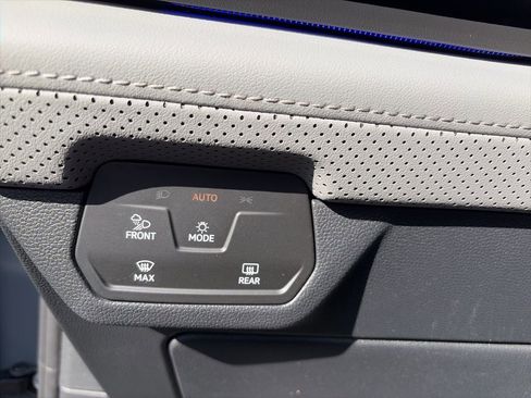 Used 2025 Volkswagen Atlas Peak Edition SE image 10