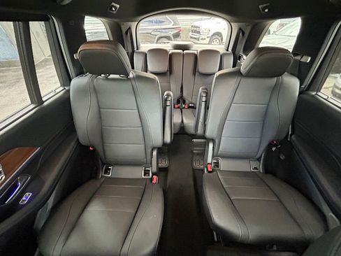 Used 2024 Mercedes-Benz GLS 450 4MATIC w/ AMG Line Exterior image 12