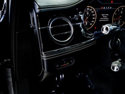 Used 2021 Bentley Flying Spur W12 image 38