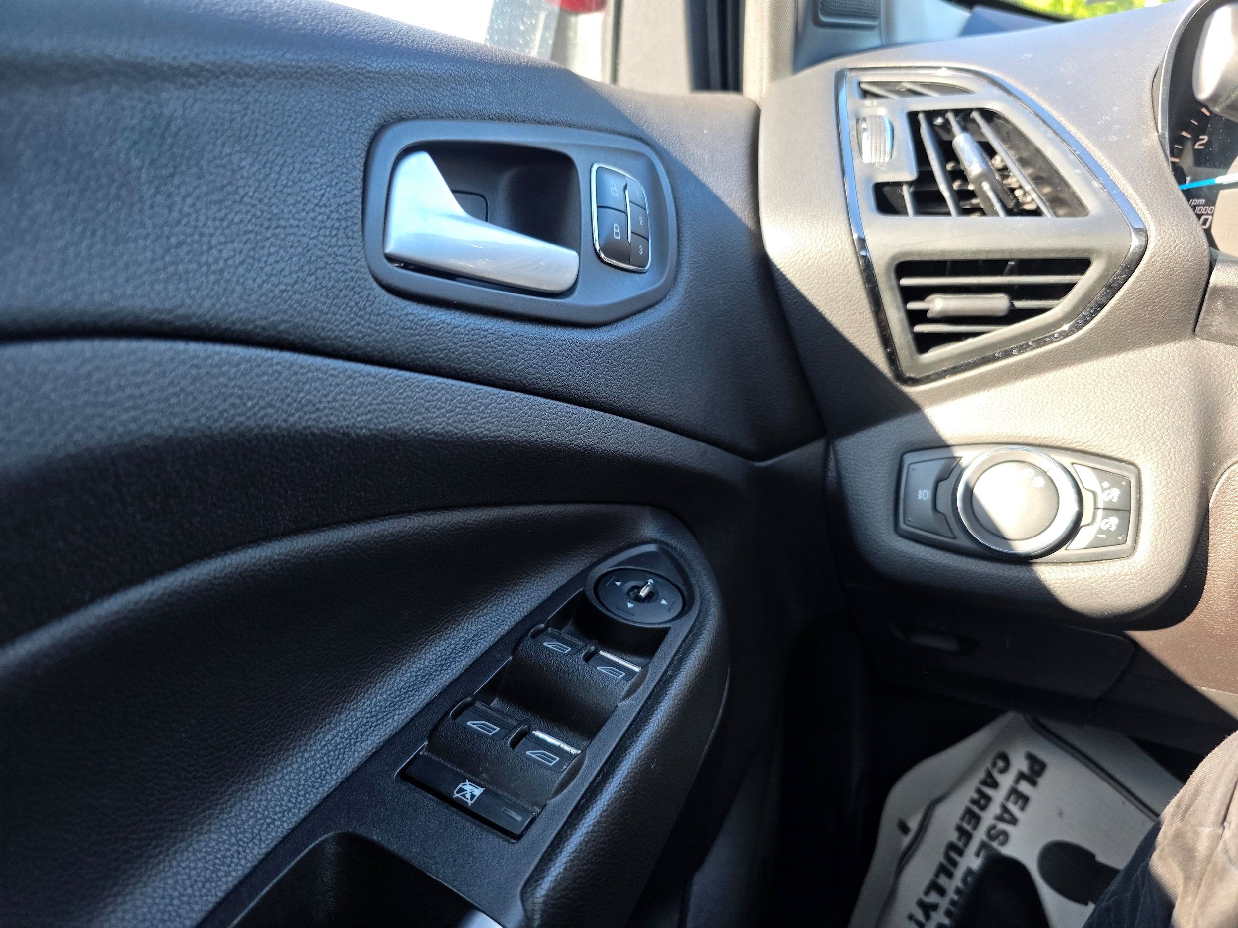 Used 2015 Ford Escape Titanium w/ Equipment Group 301A FWD image 18