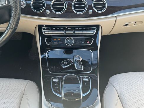Used 2017 Mercedes-Benz E 300 4MATIC image 17