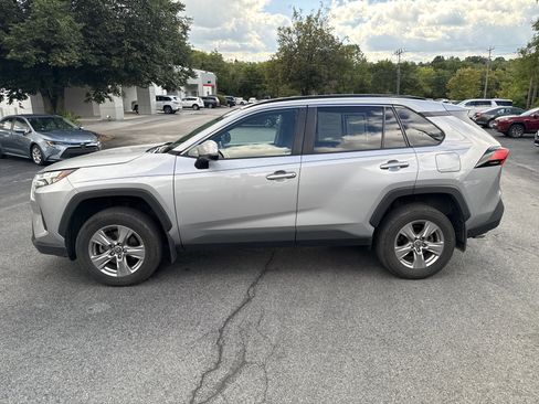 Used 2022 Toyota RAV4 XLE image 6