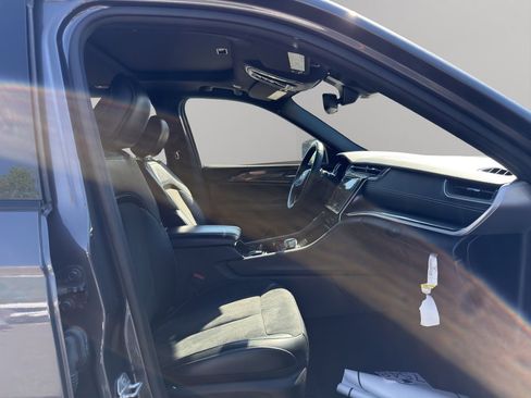 Used 2023 Jeep Grand Cherokee Altitude image 14