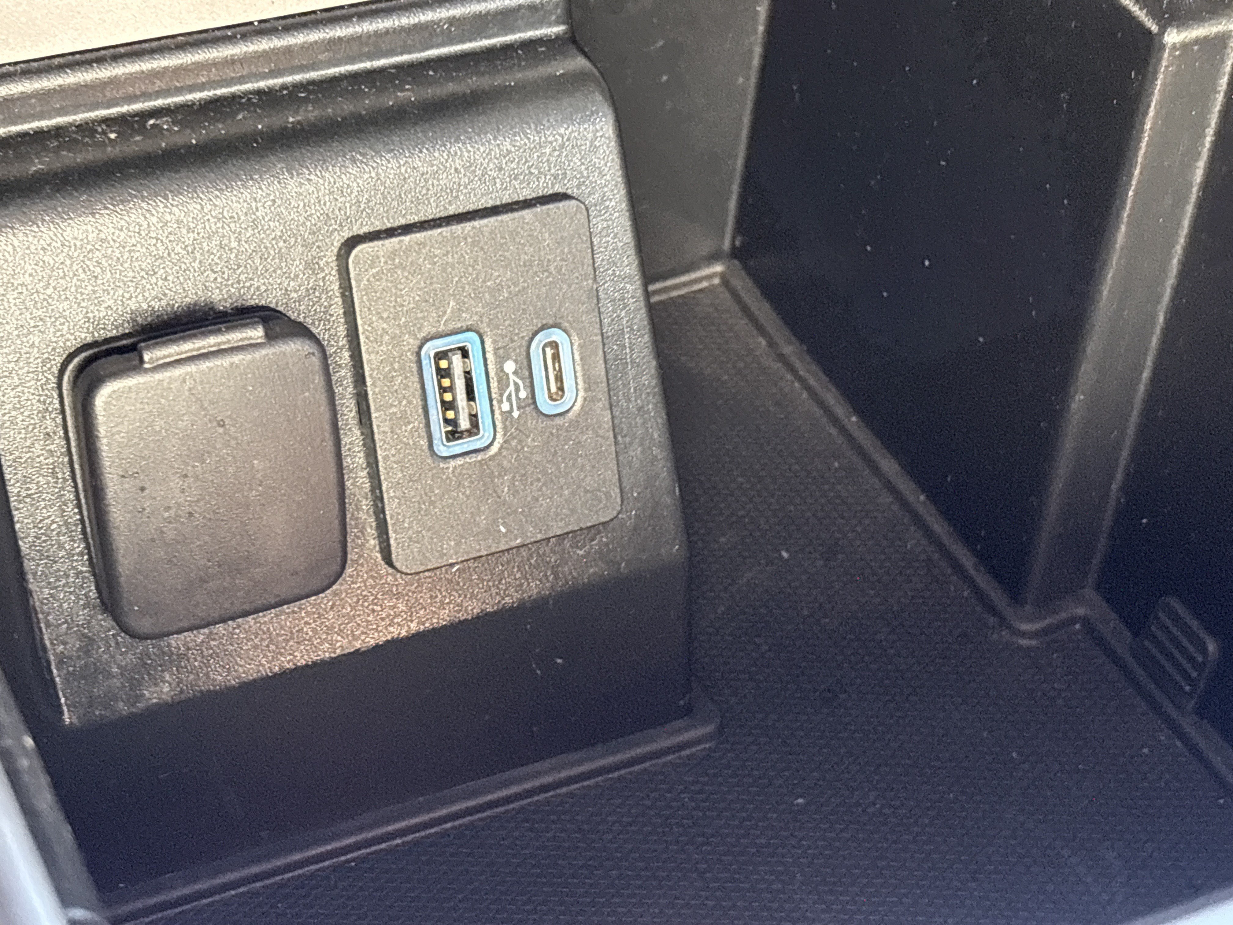 Used 2020 Ford Explorer Limited RWD image 29