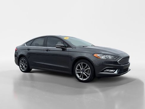 Used 2017 Ford Fusion SE w/ Equipment Group 201A image 8