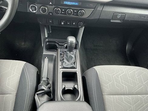Used 2022 Toyota Tacoma TRD Off-Road AWD/4WD image 23