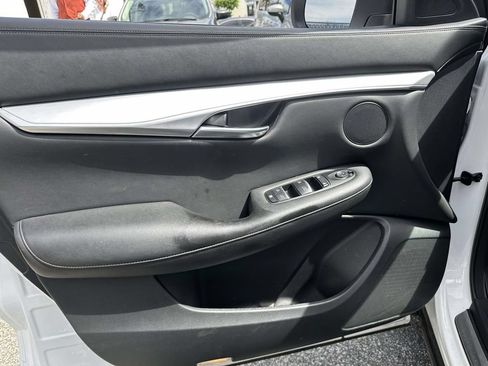 Used 2021 INFINITI QX50 Luxe FWD image 17