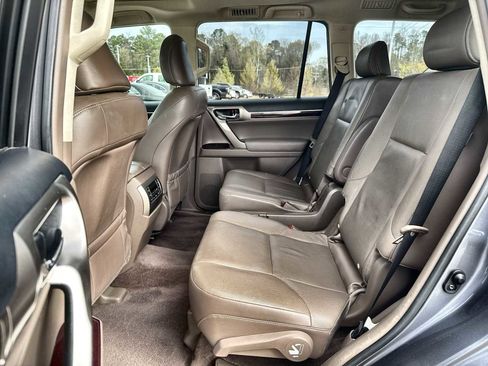 Used 2017 Lexus GX 460 Premium image 4