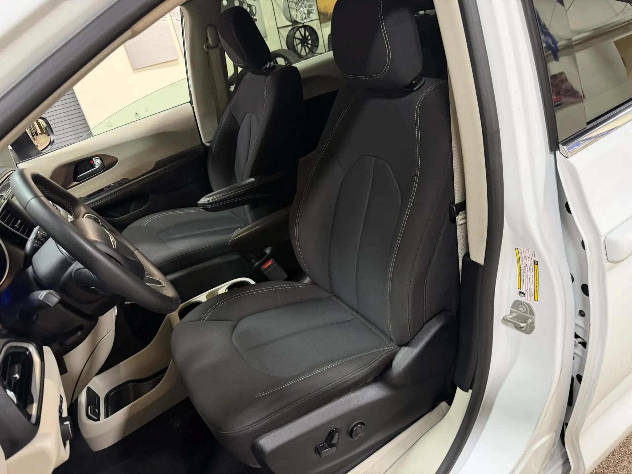 Used 2023 Chrysler Voyager LX FWD image 38