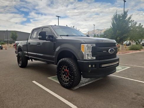 Used 2017 Ford F250 XLT w/ XLT Value Package AWD/4WD image 3
