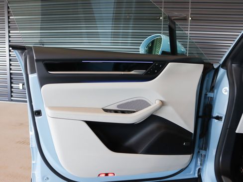 Used 2025 Porsche Macan Electric image 23