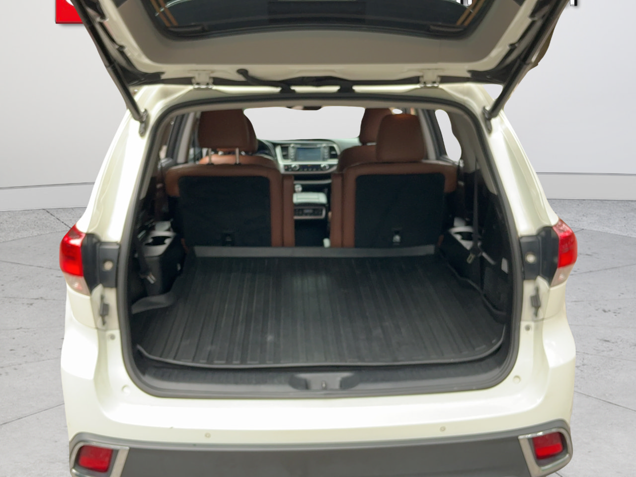 Used 2019 Toyota Highlander Limited Platinum FWD image 22