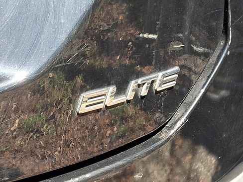 Used 2023 Honda Pilot Elite image 4
