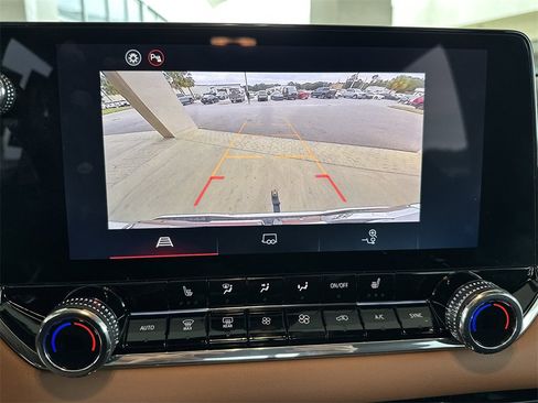 Used 2025 GMC Canyon AT4 image 25