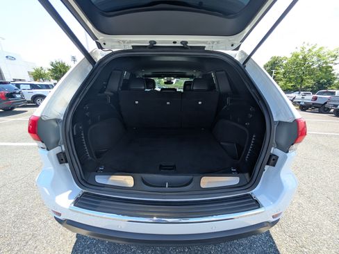 Used 2018 Jeep Grand Cherokee Limited AWD/4WD image 12