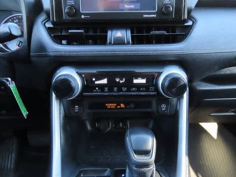 Used 2022 Toyota RAV4 LE image 19