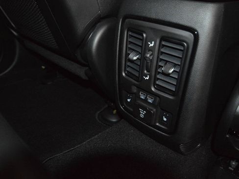 Used 2025 Dodge Durango GT AWD/4WD image 14