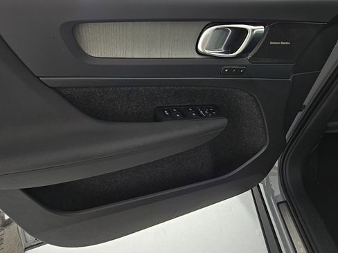 Used 2024 Volvo XC40 B5 Ultimate w/ Climate Package image 16