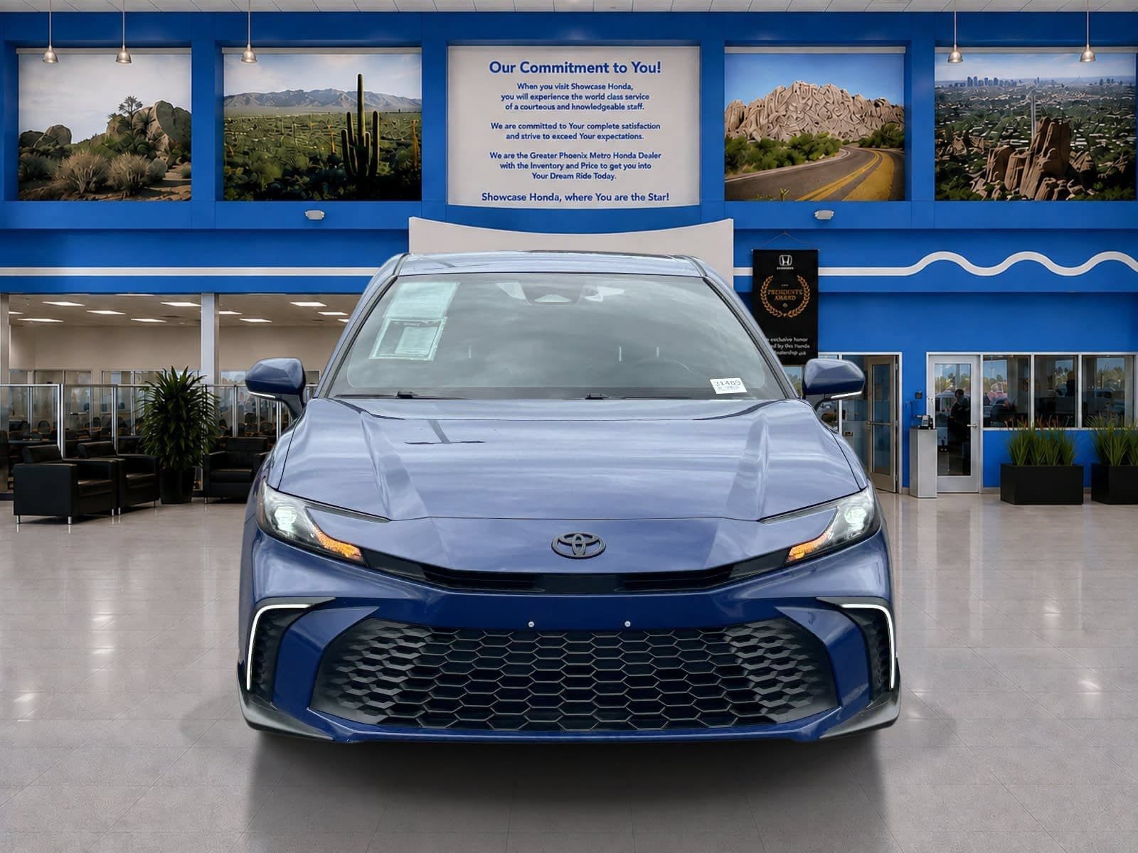 Used 2025 Toyota Camry SE FWD image 5