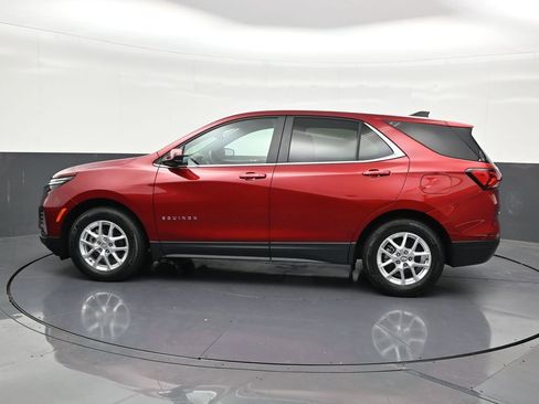Used 2024 Chevrolet Equinox LT FWD image 2