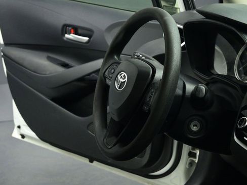 Used 2020 Toyota Corolla LE image 29