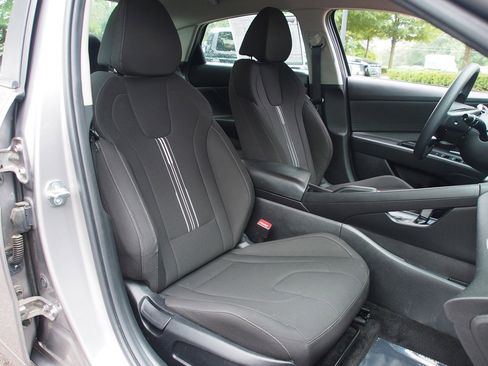 Used 2023 Hyundai Elantra SEL w/ Cargo Package FWD image 11