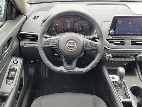 Certified 2025 Nissan Altima 2.5 S FWD image 15