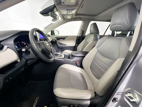 Used 2023 Toyota RAV4 XLE Premium image 14