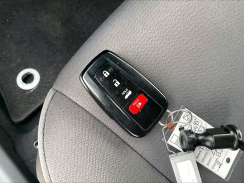 Used 2022 Toyota Camry LE FWD image 13