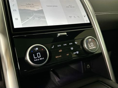 Certified 2024 Land Rover Discovery Dynamic SE image 17