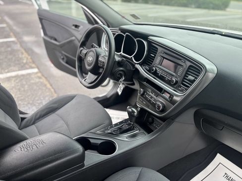 Used 2015 Kia Optima LX FWD image 26