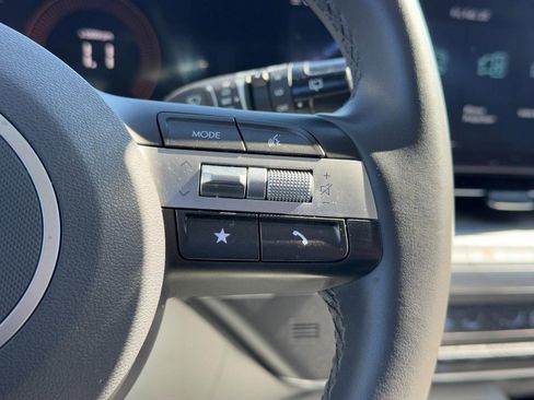 Used 2025 Hyundai Kona SEL image 17