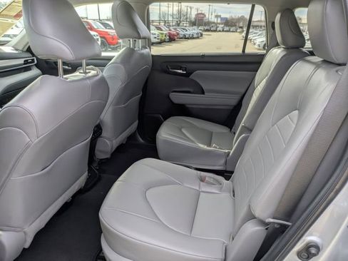 Used 2022 Toyota Highlander XLE image 28