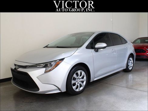 Used 2020 Toyota Corolla LE FWD image 4