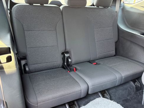 Used 2024 Chevrolet Traverse LT image 11