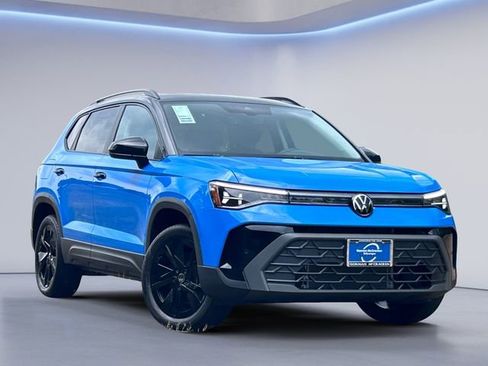 New 2026 Volkswagen Taos SE FWD image 1