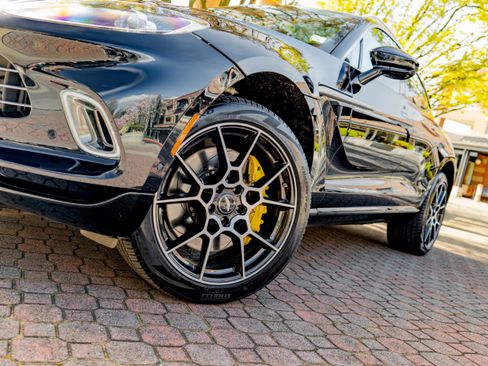Used 2021 Aston Martin DBX image 44