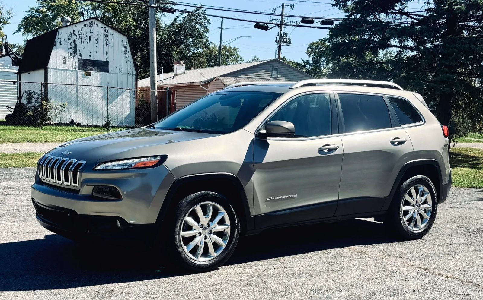 Used 2017 Jeep Cherokee Limited w/ Trailer Tow Group AWD/4WD image 6
