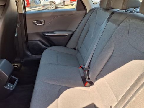 Used 2025 Kia K4 FWD image 25
