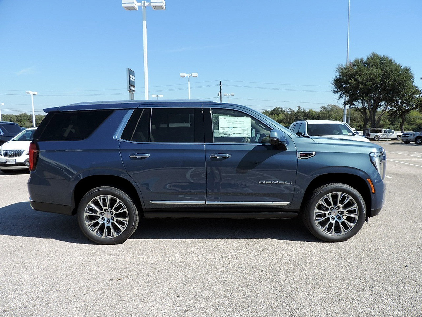 New 2027 GMC Yukon Denali w/ Denali Reserve Package AWD/4WD image 4